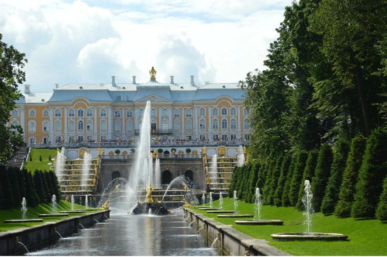 ve-dep-cung-dien-peterhof